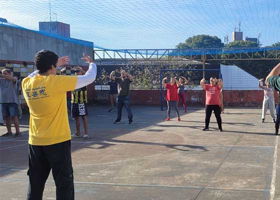 Image for article São Paulo, Brésil : Les pratiquants invités à présenter le Falun Dafa aux élèves et aux enseignants