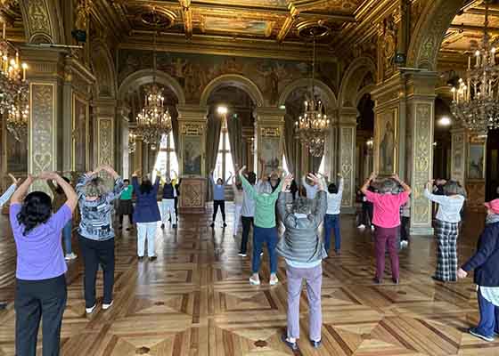 Image for article Paris, France : Présenter le Falun Dafa à l’hôtel de ville