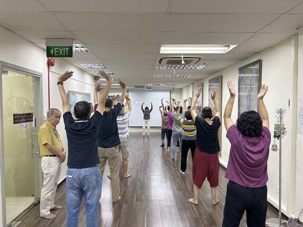 Image for article Singapour : Famille et amis participent à un atelier gratuit sur le Falun Dafa