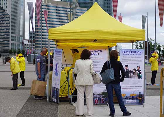 Image for article Paris : Les pratiquants de Falun Gong dénoncent le génocide du PCC lors d’un événement à La Défense