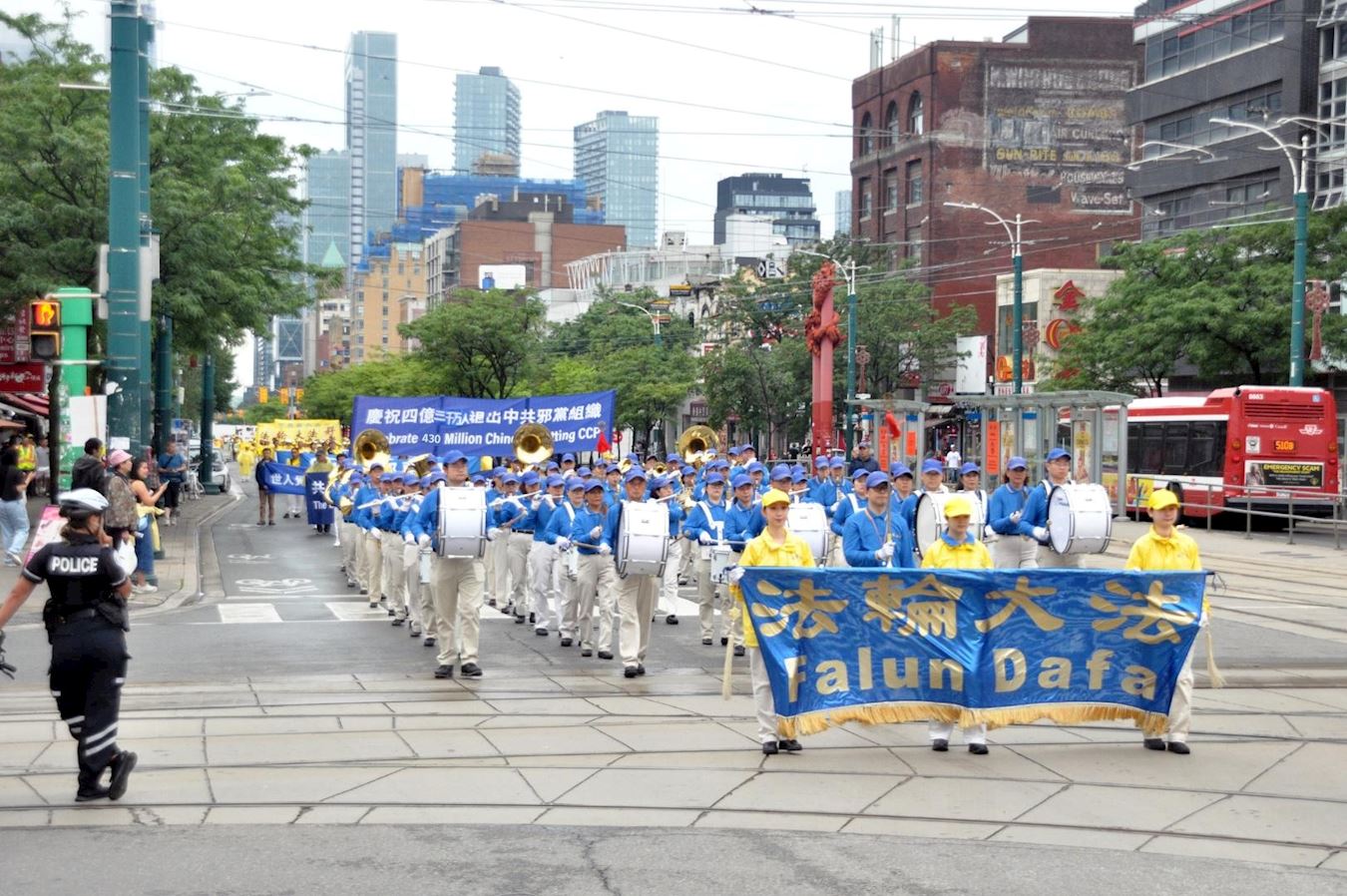 Image for article Toronto : Un rassemblement et un défilé célèbrent les 430 millions de personnes qui ont démissionné du PCC