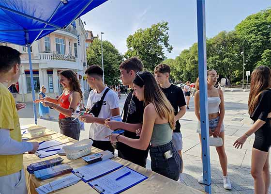 Image for article Bulgarie : La population condamne la persécution lors d’activités du Falun Dafa à Varna