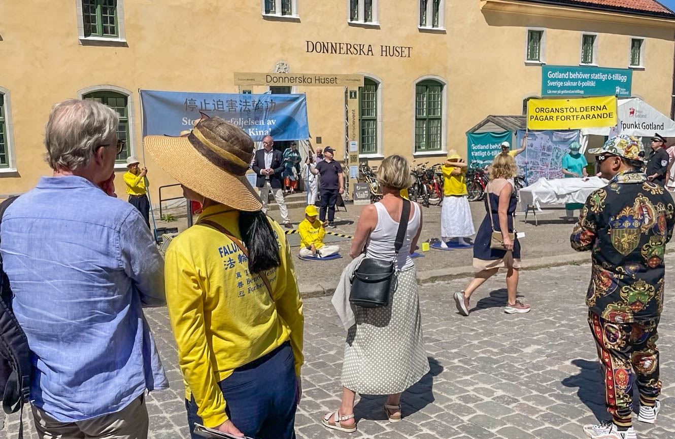 Image for article Visby, Suède : Présentation du Falun Dafa pendant la semaine d’Almedalen