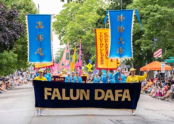 Image for article Illinois, États-Unis : Le Falun Dafa fait impression au défilé de la fête de l’Indépendance d’Evanston