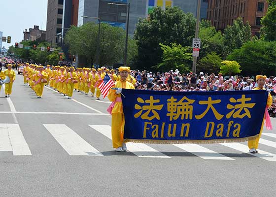 Image for article Éloge du Falun Dafa lors du défilé de l’Indépendance à Philadelphie