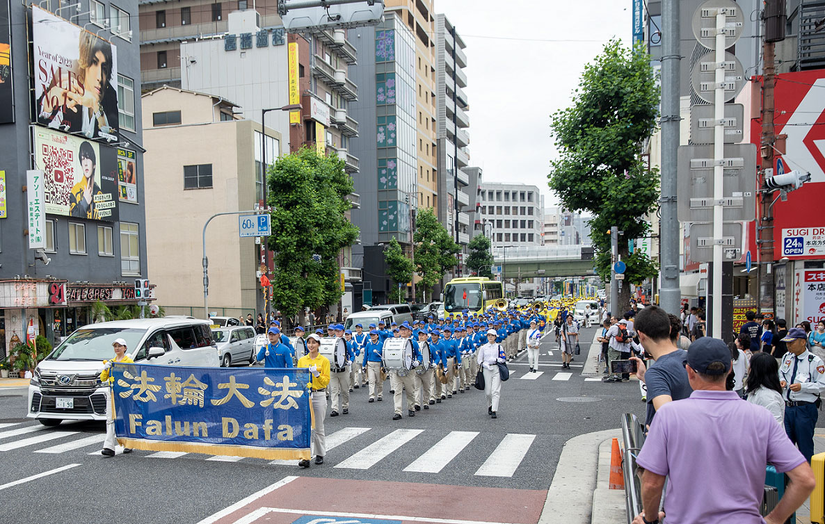 Image for article Kansai, Japon : Des défilés à Osaka et à Kyoto révèlent la persécution du PCC