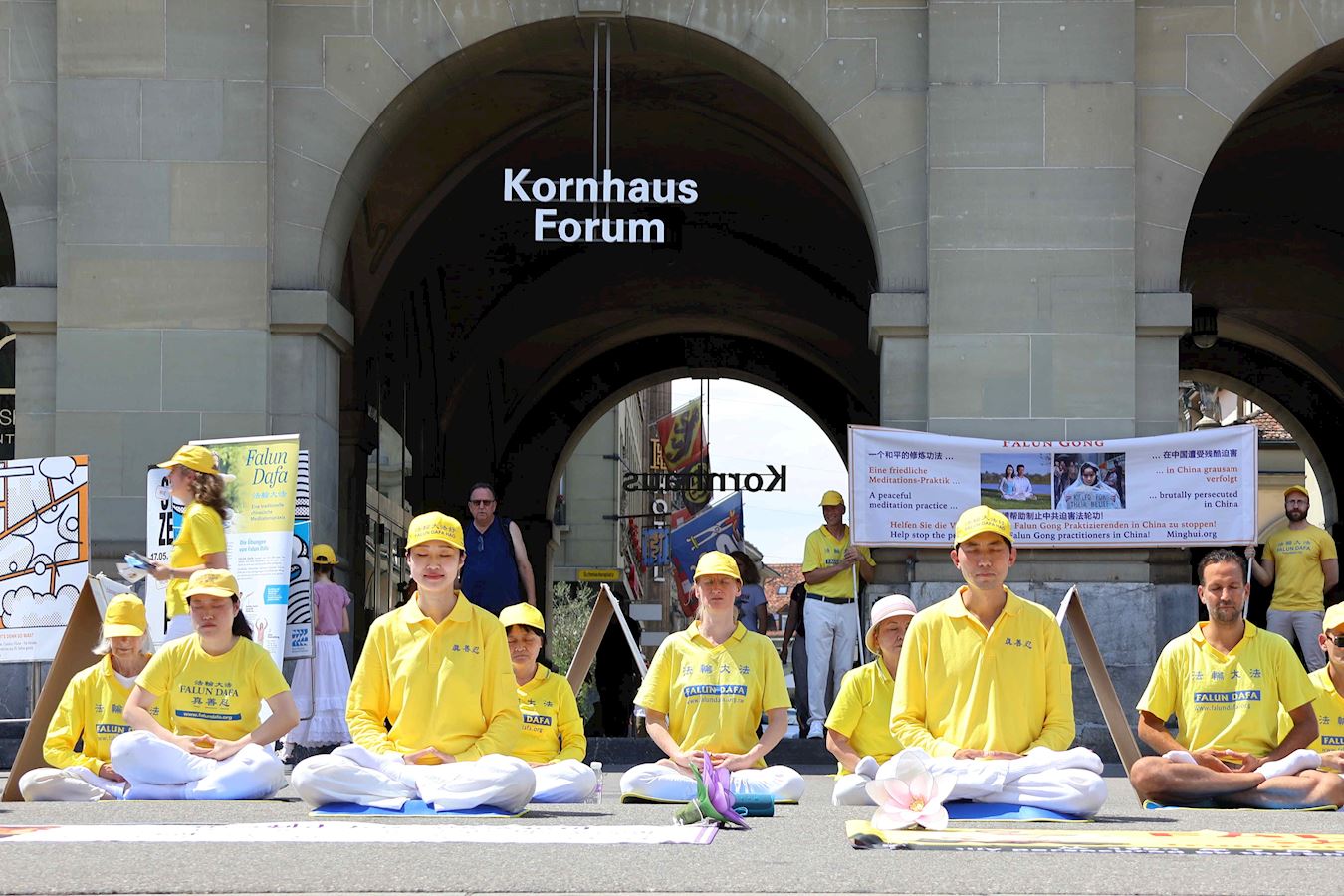 Image for article Suisse : Soutien du public aux efforts déployés depuis 25 ans pour dénoncer la persécution du Falun Gong en Chine