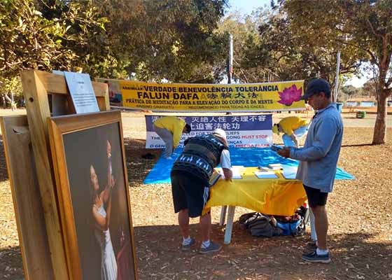 Image for article Brésil : La population condamne la persécution du Falun Gong lors d’une manifestation paisible à Brasilia