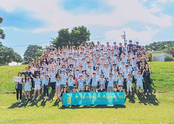 Image for article Apprendre à devenir de meilleurs enfants en s’amusant au camp d’été de Minghui