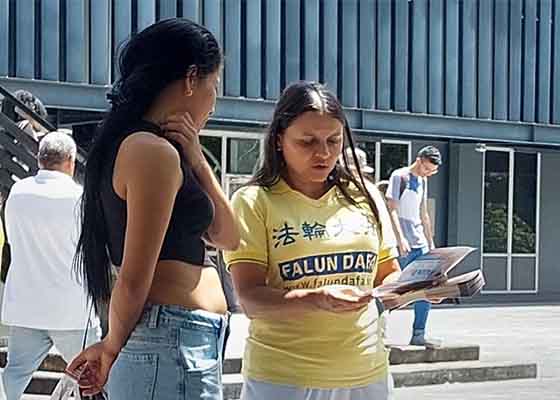 Image for article Colombie : La population exprime son soutien au Falun Dafa lors d’activités visant à dénoncer vingt-cinq ans de persécution