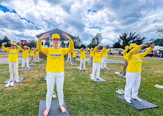 Image for article Massachusetts, États-Unis : Présentation du Falun Gong lors de l’événement « Celebrate Burlington »