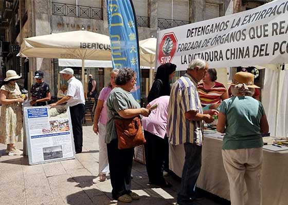 Image for article Espagne : Les gens font l’éloge du Falun Dafa lors d’une activité à Lleida