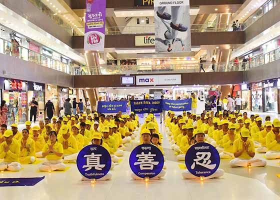 Image for article Inde : Les médias parlent du symposium, du défilé et de la veillée aux chandelles exposant la persécution en Chine