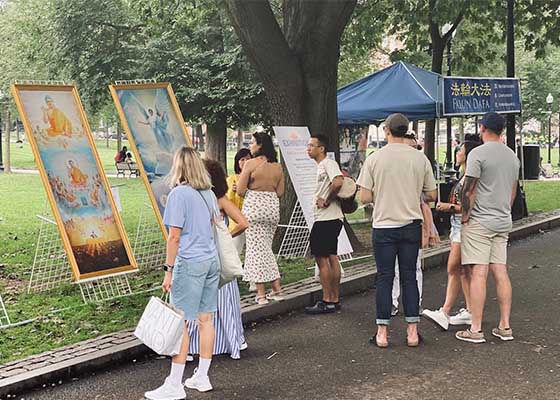 Image for article Massachusetts : Les gens de Boston sont touchés par l’exposition L’Art de Zhen Shan Ren