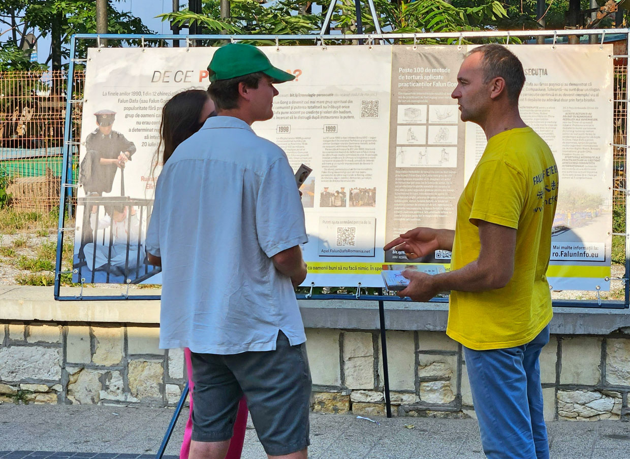 Image for article Roumanie : Sensibiliser le public à la persécution du Falun Dafa en Chine