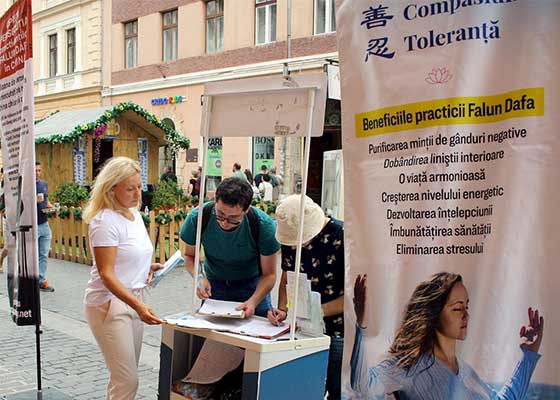 Image for article Roumanie : Stand d’information sur le Falun Dafa dans deux villes