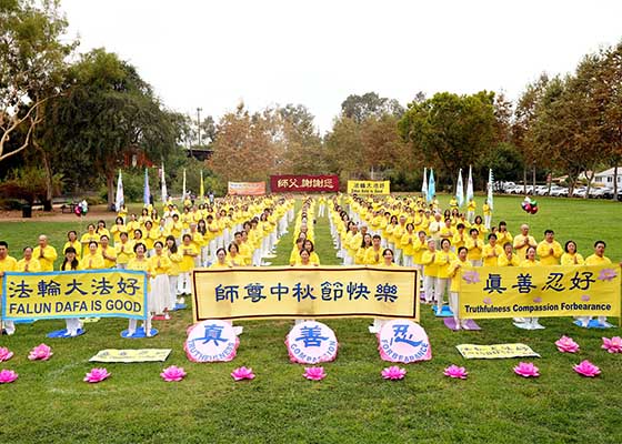 Image for article Los Angeles : Les pratiquants de Falun Gong expriment leur gratitude et souhaitent au Maître une joyeuse fête de la Mi-Automne