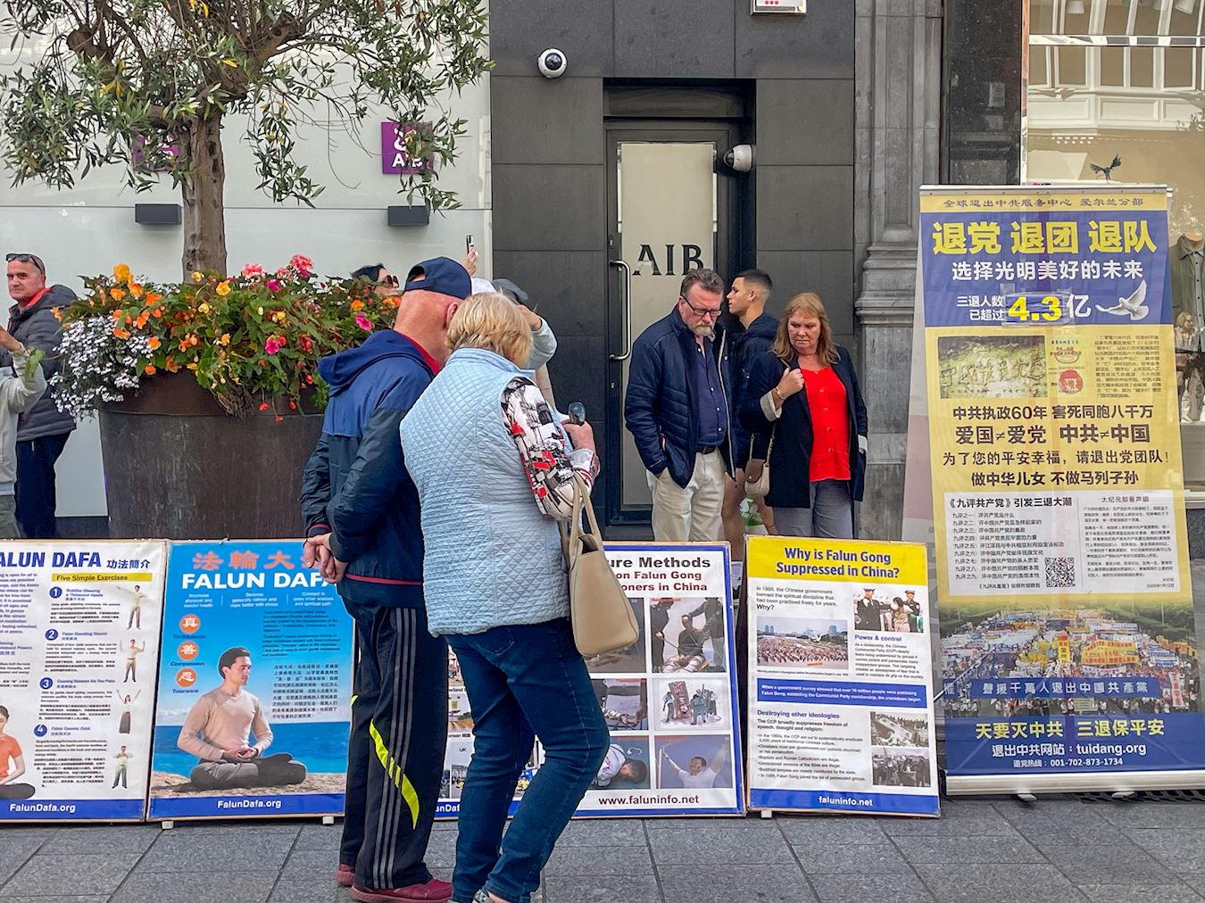 Image for article Dublin, Irlande : Les touristes chinois font l’éloge du Falun Dafa