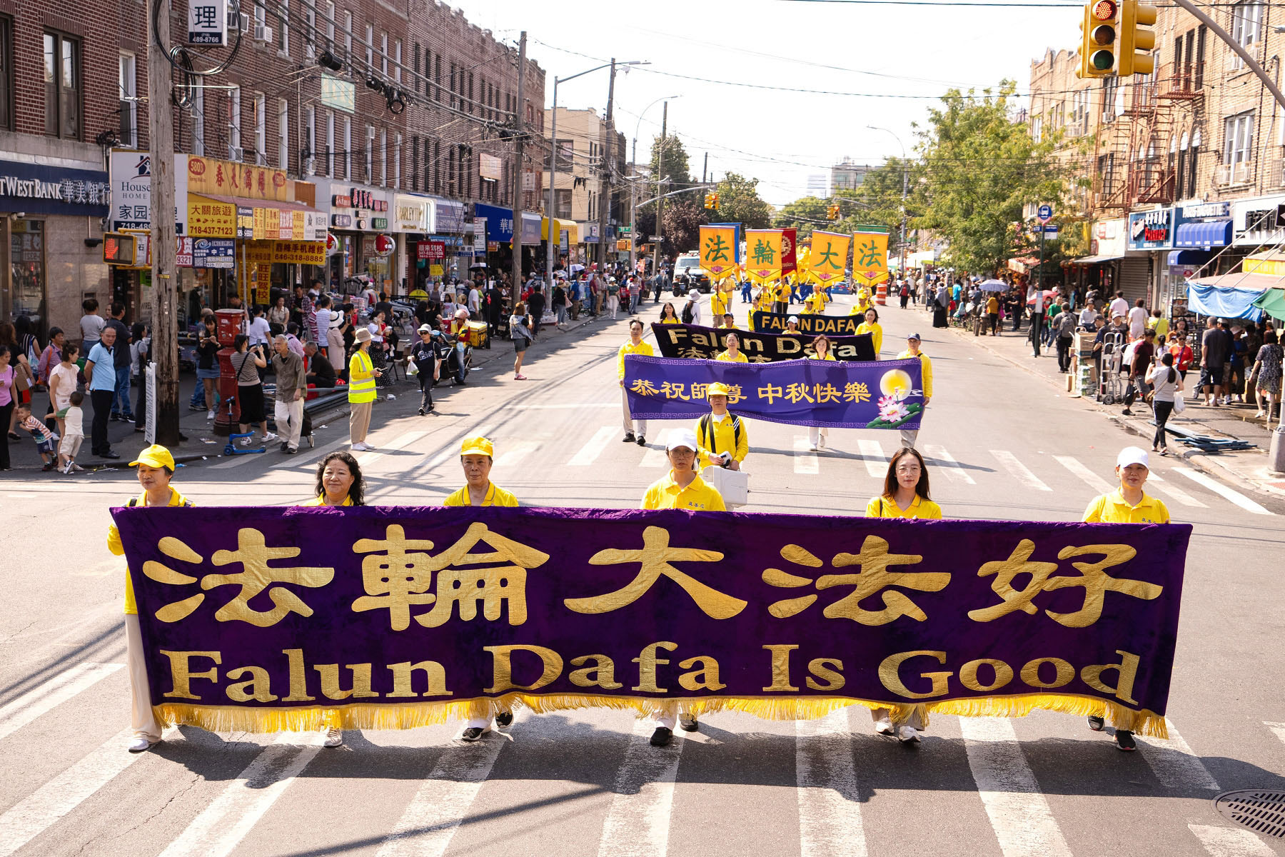 Image for article Brooklyn, New York : Un grand défilé célèbre la fête de la Mi-Automne et félicite ceux qui ont démissionné du PCC