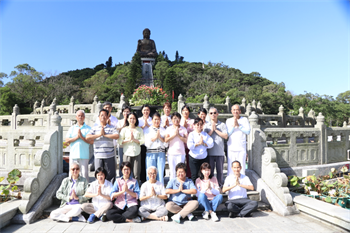 Image for article Les pratiquants de Falun Dafa à l’extérieur de la Chine souhaitent respectueusement au vénérable Maître Li Hongzhi une joyeuse fête de la Mi-Automne !