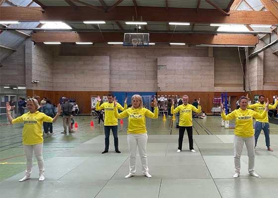 Image for article France : Présentation du Falun Dafa au forum des associations de Méry-sur-Oise