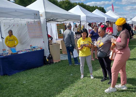 Image for article Kentucky, États-Unis : Présenter le Falun Dafa au Big Four Arts Festival à Louisville