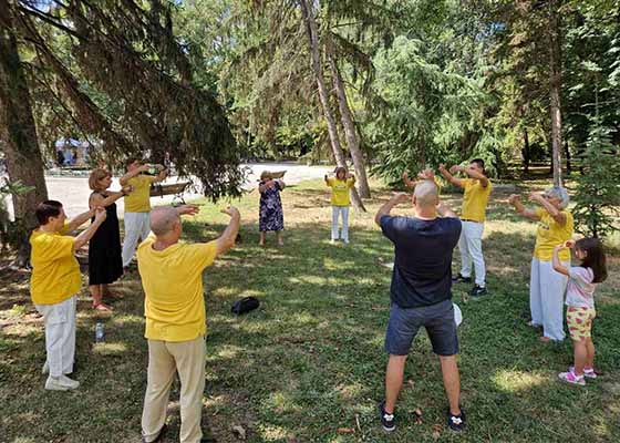 Image for article Bulgarie : Présentation du Falun Dafa lors d’un festival à Yambol