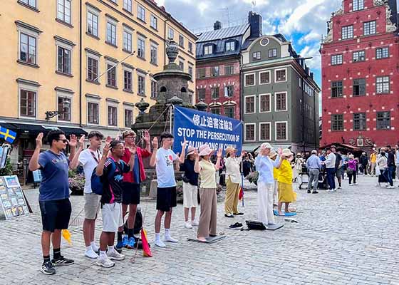 Image for article Suède : Sensibilisation au Falun Dafa près du musée du prix Nobel à Stockholm