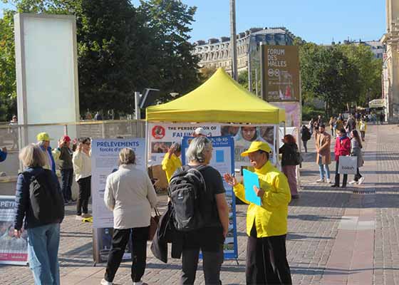 Image for article Paris, France : L’activité pour présenter le Falun Dafa reçoit le soutien du public