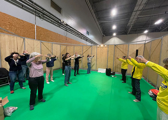 Image for article France : Présenter le Falun Dafa lors d’un salon de la santé à Nantes