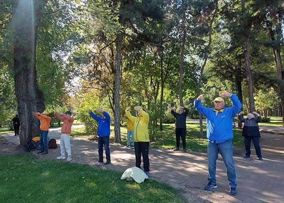 Image for article République de Moldavie : Les gens s’informent sur le Falun Dafa et la persécution par le régime communiste chinois