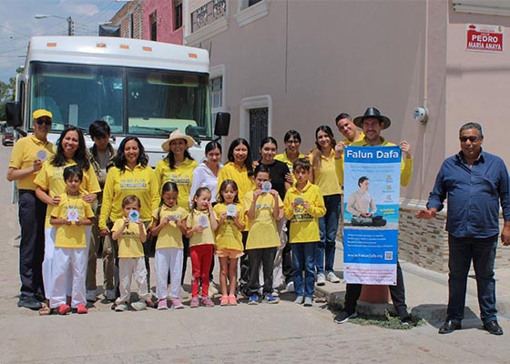 Image for article Mexique : Des jeunes pratiquants de Falun Dafa participent au premier camp d’été Minghui