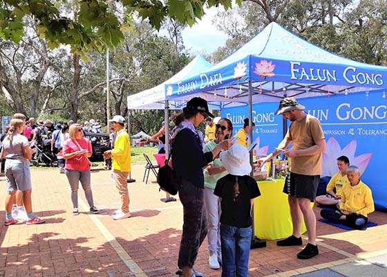 Image for article Perth, Australie : Présentation du Falun Dafa lors d’événements communautaires locaux