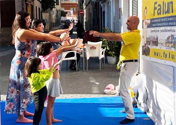 Image for article Espagne : Présentation du Falun Dafa au public lors d’une exposition sur la santé