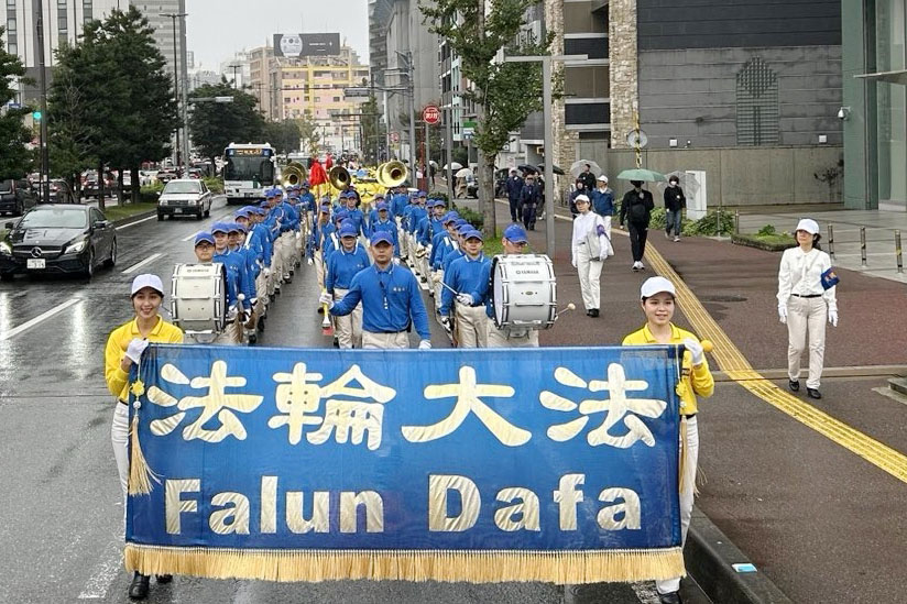 Image for article Japon : Lors d’un défilé destiné à sensibiliser les gens à la persécution actuelle en Chine, la population soutient les pratiquants de Falun Gong