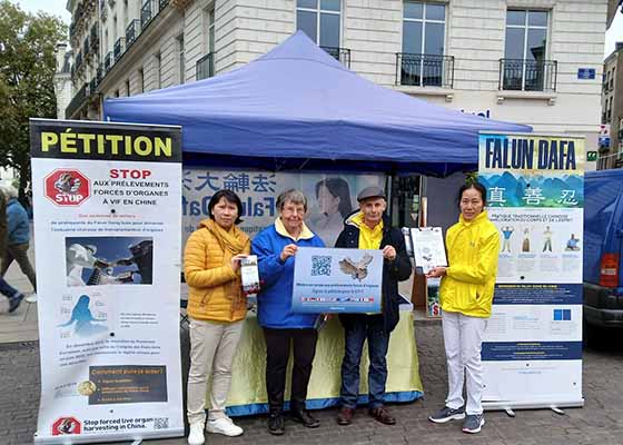 Image for article France : La population condamne la persécution du Falun Dafa lors d'une manifestation sur la place Royale de Nantes