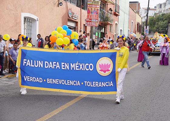 Image for article Mexique : Le Falun Dafa est accueilli lors du défilé de la foire de Tlaxcala