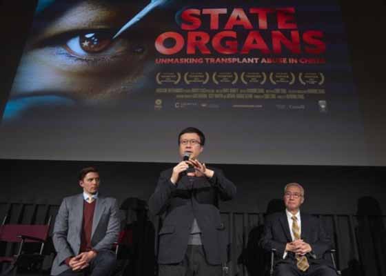 Image for article New York, États-Unis : Le public est stupéfait après avoir regardé le documentaire « State Organs » (Organes d’État)