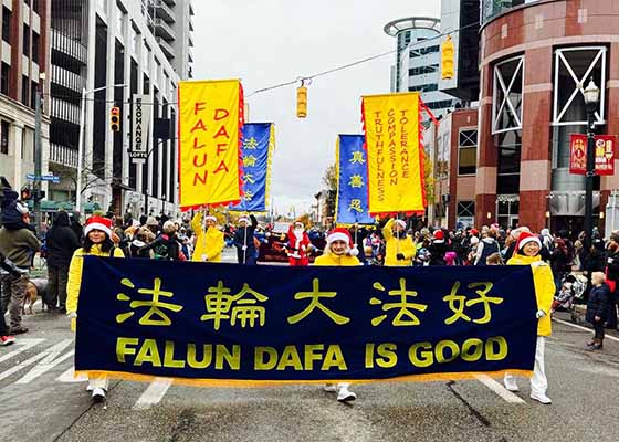 Image for article Michigan, États-Unis : Le Falun Dafa accueilli au défilé des fêtes de Kalamazoo