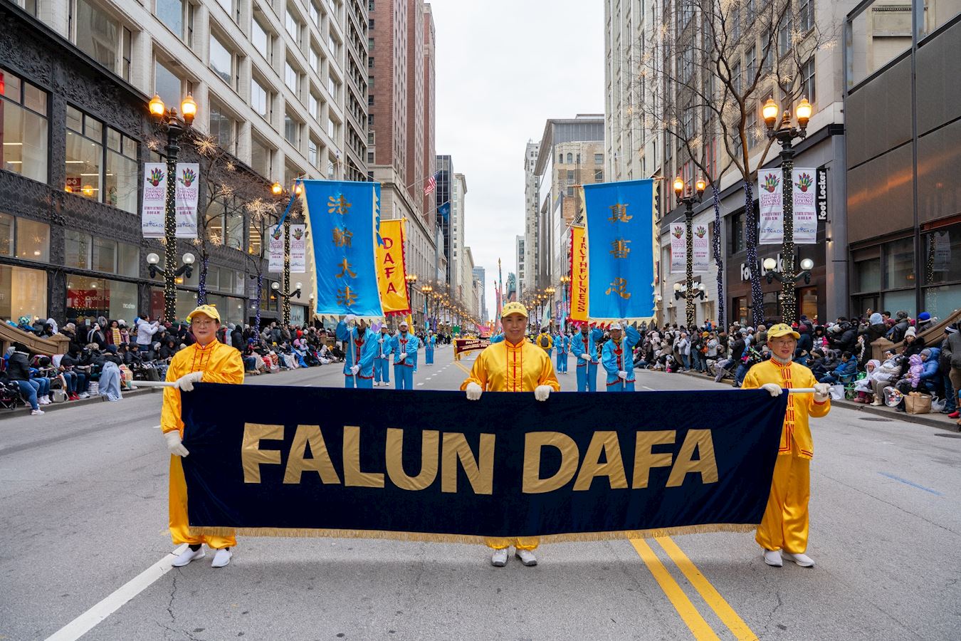 Image for article Chicago, États-Unis : Les pratiquants de Falun Dafa bien accueillis lors du défilé de Thanksgiving