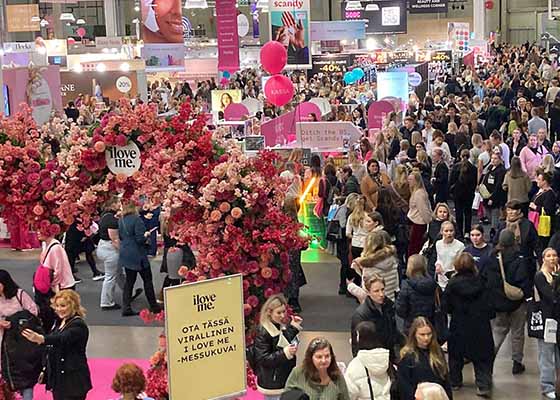 Image for article Finlande : Présentation du Falun Dafa à l’exposition « Je m’aime »