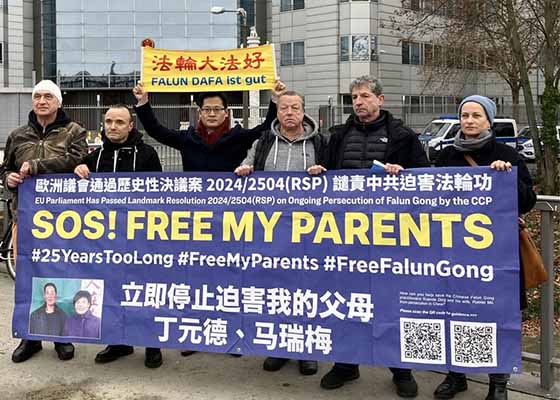 Image for article Allemagne : Lors d’une manifestation pacifique devant l’ambassade de Chine à Berlin, d’éminents militants des droits de l’homme appellent le PCC à cesser de persécuter le Falun Gong