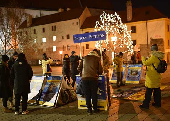 Image for article Slovaquie : Ses habitants et les touristes condamnent la persécution du Falun Dafa