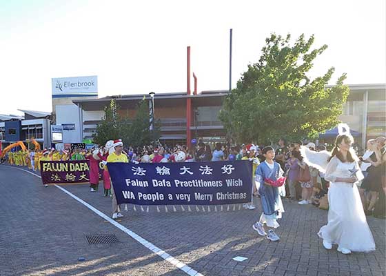 Image for article Perth, Australie : Un groupe de Falun Dafa se produit lors du défilé de Noël