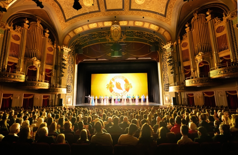 Image for article Le tout nouveau programme de Shen Yun 2025 salué par les amateurs de théâtre américains