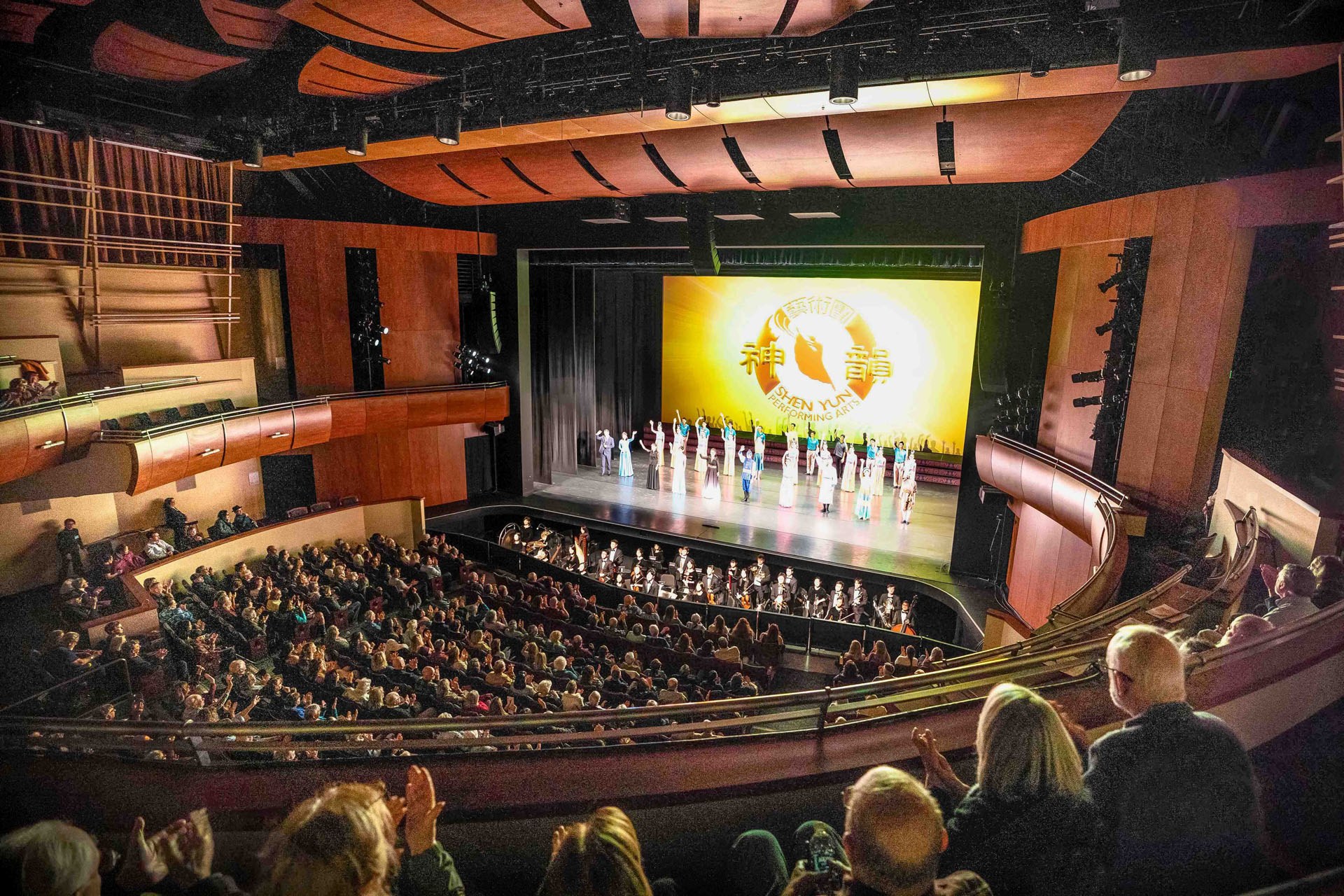 Image for article Les spectateurs de six États émus par Shen Yun : « Un niveau artistique complètement nouveau »