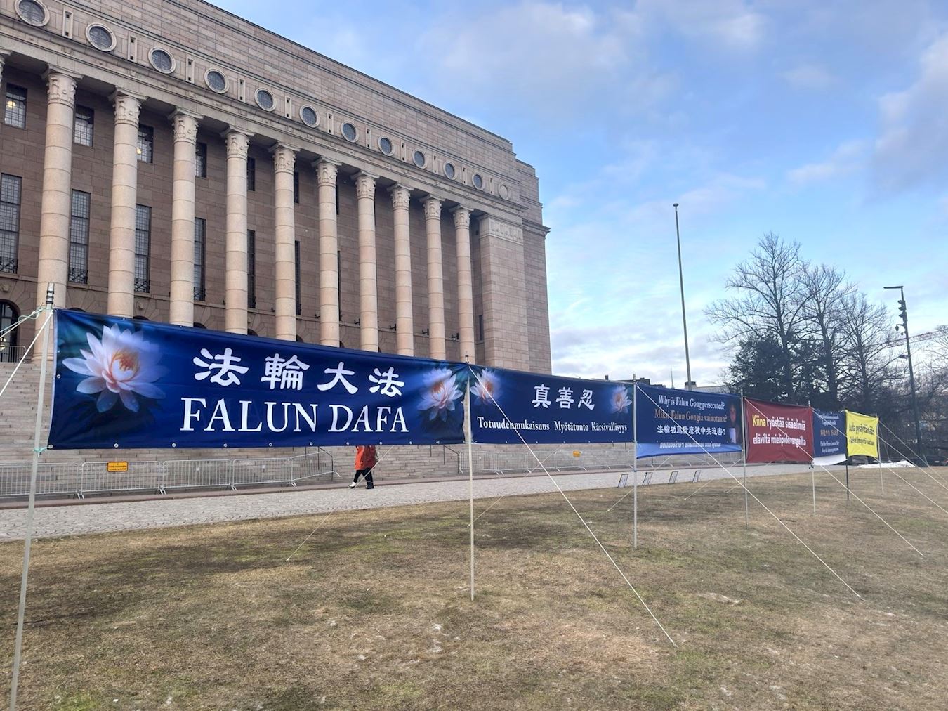 Image for article Helsinki, Finlande : Exposer la persécution du Parti communiste chinois devant l’édifice du Parlement