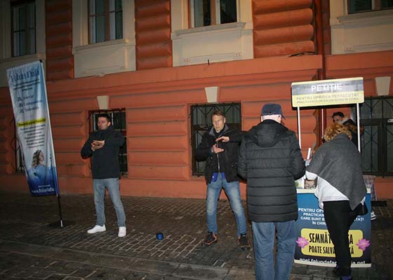 Image for article Roumanie : Présentation du Falun Dafa dans trois villes