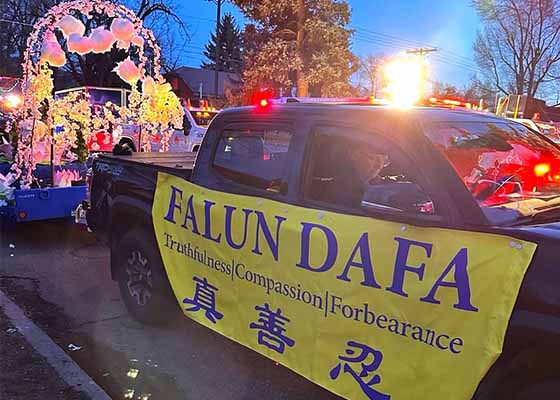 Image for article Colorado, États-Unis : Présentation du Falun Dafa au défilé des lumières de Snowdown à Durango