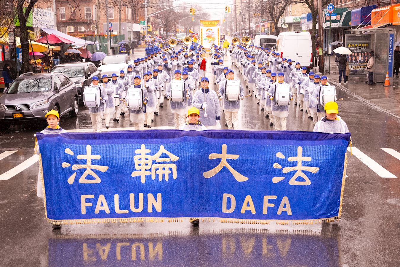 Image for article Brooklyn, New York : Un grand défilé présente le Falun Dafa et célèbre le Nouvel An chinois